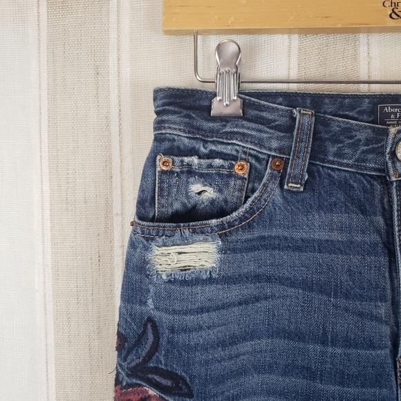 Abercrombie & Fitch Annie High Rise Girlfriend Jeans Blue Embroidered Size 26/2r - Picture 2 of 9